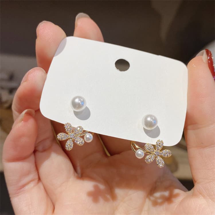 レディースピアス 花モチーフと一粒パール二連スタッドピアスセット