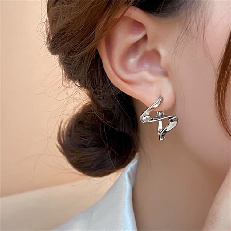 ピアスレディース 人気沸騰 螺旋フープピアス 上品デザイン 気質耳飾り