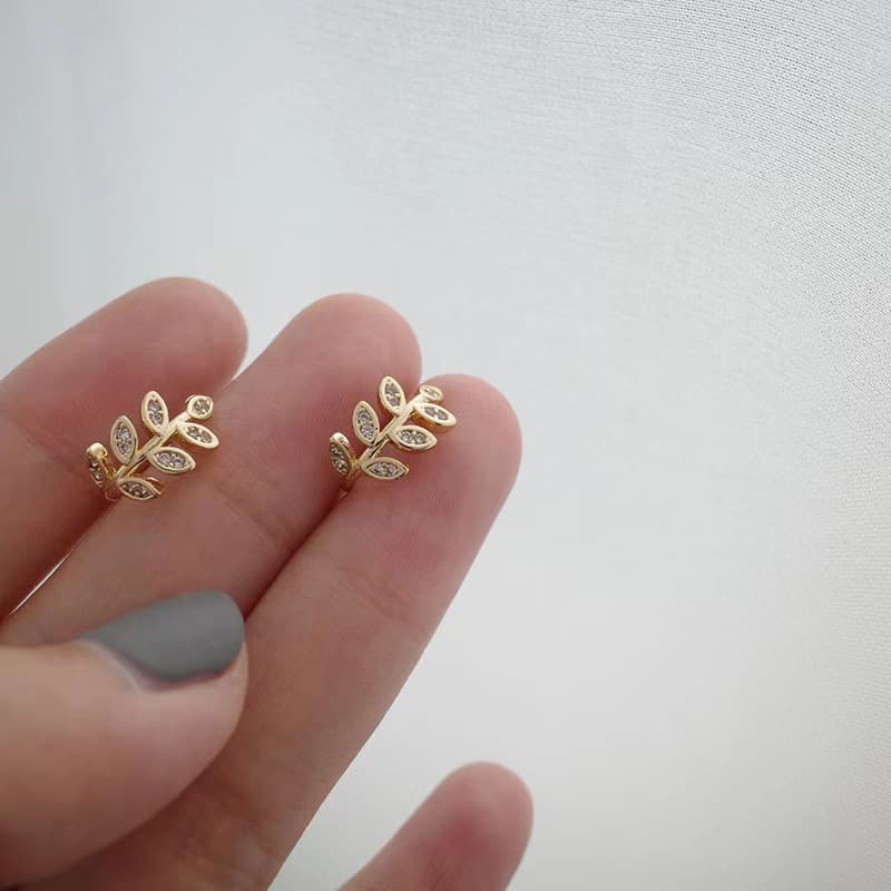 レディースピアス リーフモチーフ輝く小枝デザインイヤーカフ