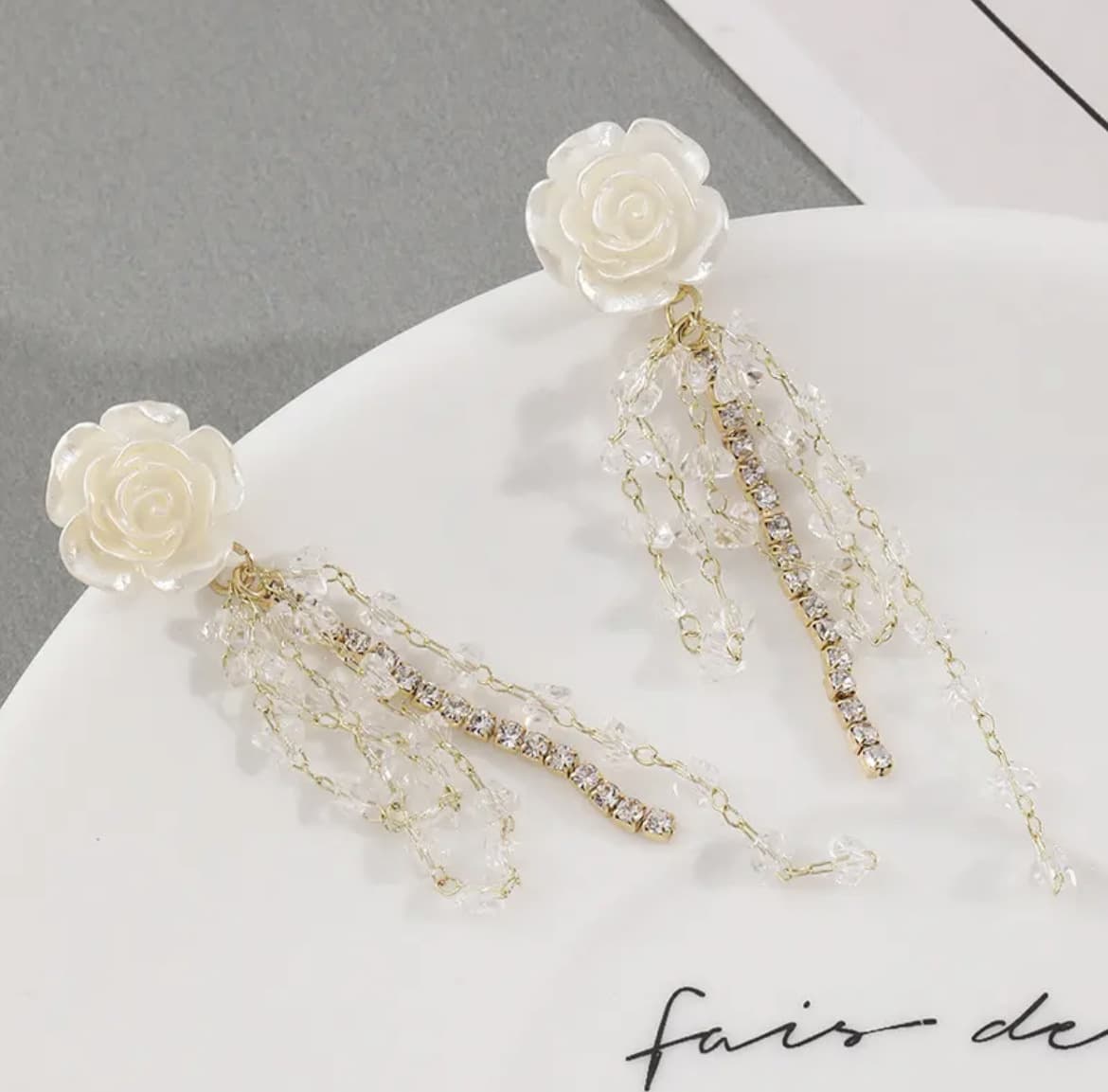 レディースピアス 薔薇モチーフビジューチェーン揺れるロングピアス