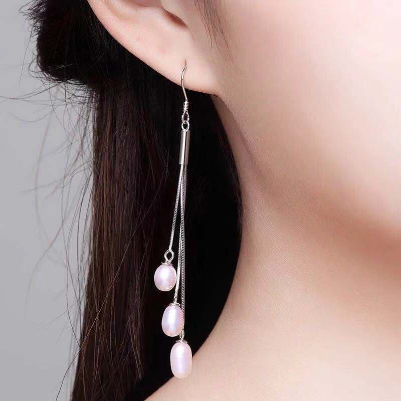 レディースピアス 三連パール揺れる華奢チェーンロングピアス