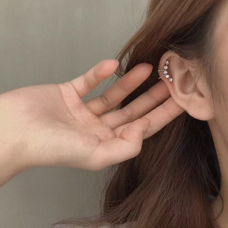レディースピアス 煌めく三連ビジュー二連リング型イヤーカフ