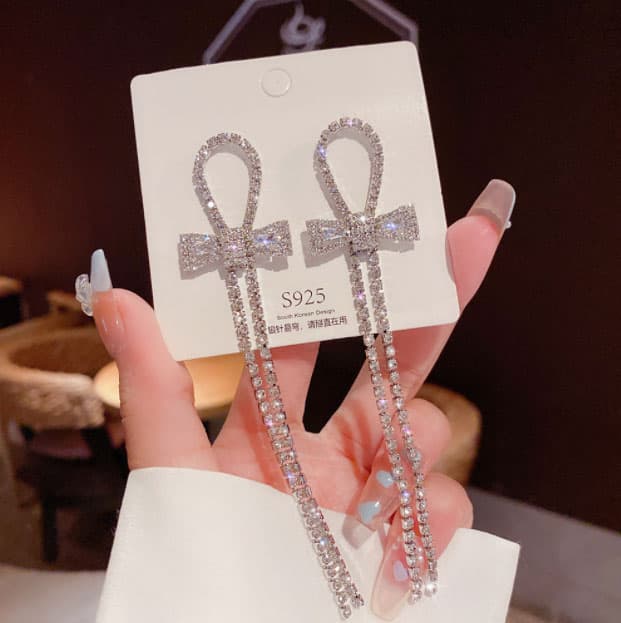 ピアスレディース 女性用輝きリボンチェーン揺れるピアス華やか上品