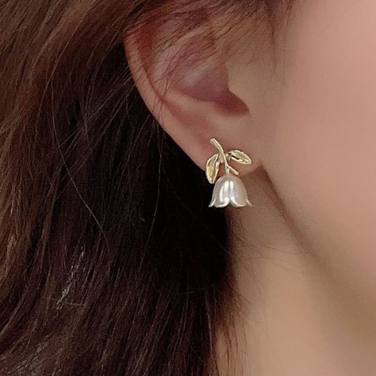 ピアスレディース フック式白花パール調ピアス 上品可愛い結婚式用