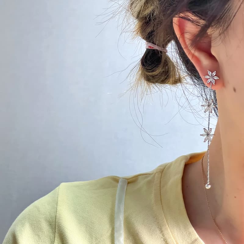 ピアスレディース 花モチーフ チェーンピアス 上品な輝き 大人女性向け
