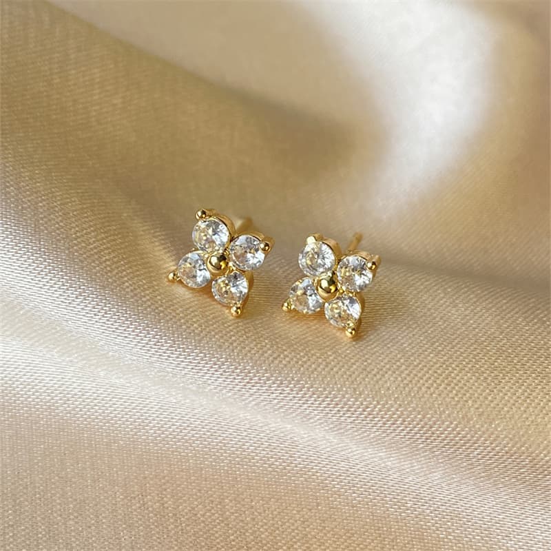 ピアスレディース 花モチーフ スタッド ピアス ジルコニア 金色 華やか 上品 女性用