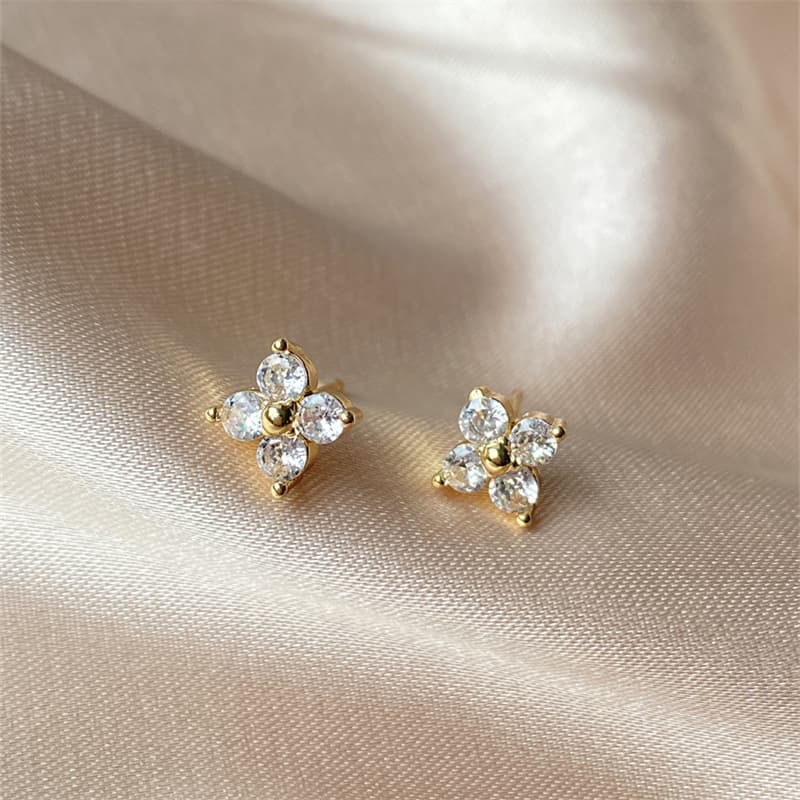 ピアスレディース 花モチーフ スタッド ピアス ジルコニア 金色 華やか 上品 女性用