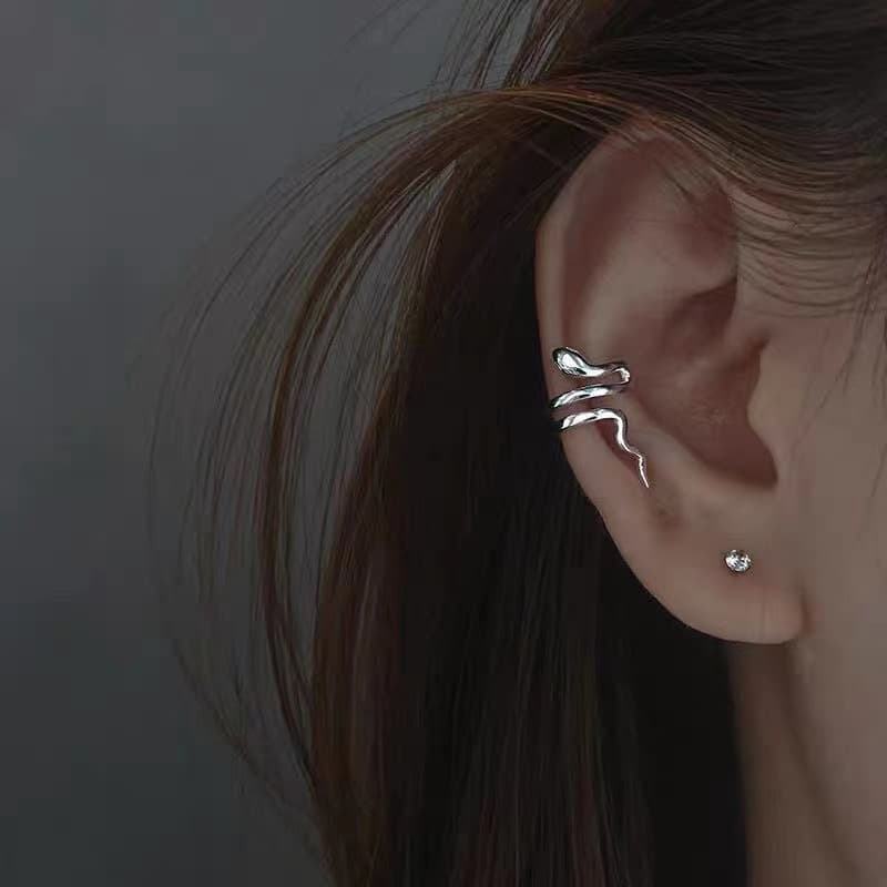レディースピアス 蛇モチーフ螺旋デザインイヤーカフ