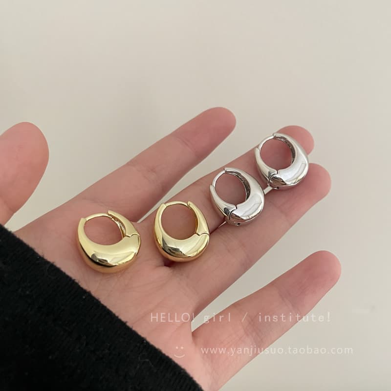 レディースピアス 上品な光沢感の太幅フープピアス
