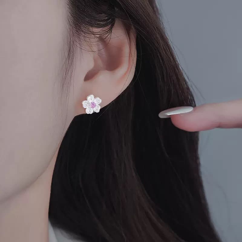 レディースピアス 桜モチーフ輝く一粒ジュエル花型スタッドピアス