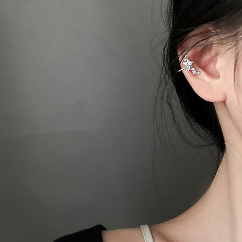 レディースピアス 華やか輝石の立体的な耳元装飾イヤーカフ