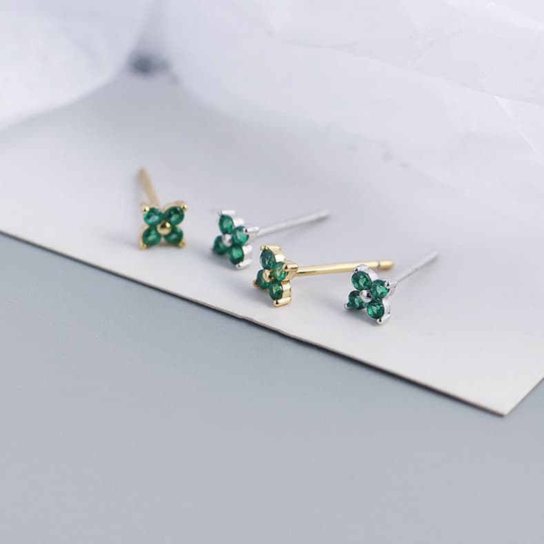 ピアスレディース 可愛い花型ダイヤモンドスタッドピアス