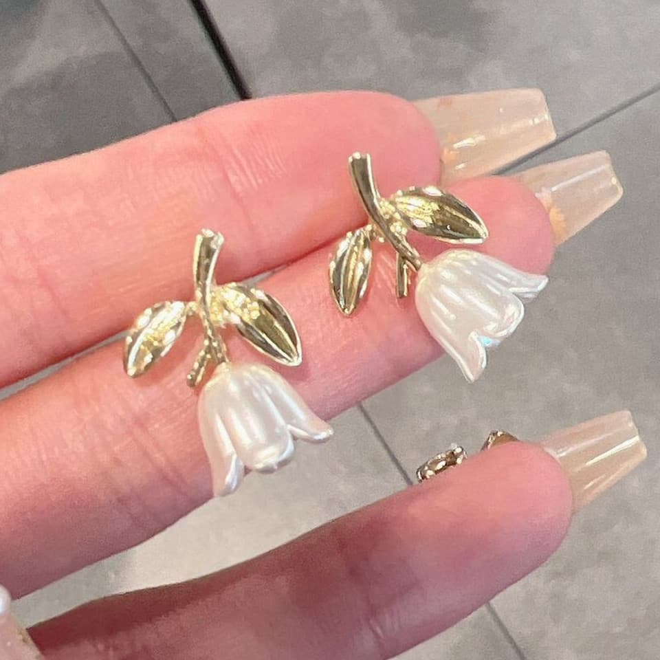 ピアスレディース フック式白花パール調ピアス 上品可愛い結婚式用