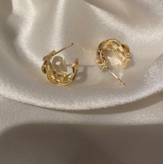 ピアスレディース 輝く編み込みフープピアス 女性用お洒落アクセサリー 通勤対応