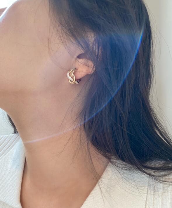 ピアスレディース 輝く編み込みフープピアス 女性用お洒落アクセサリー 通勤対応