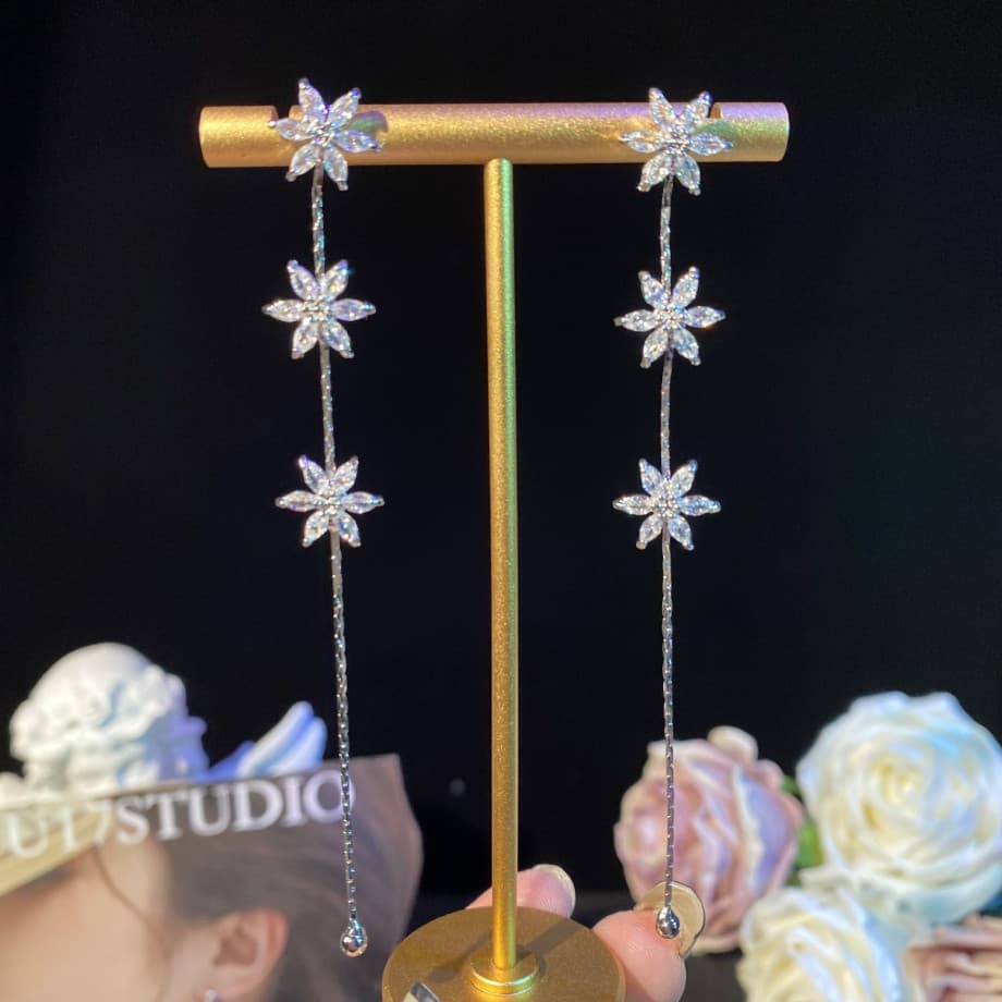 ピアスレディース 花モチーフ チェーンピアス 揺れる 透明 長め 十四金 浴衣対応