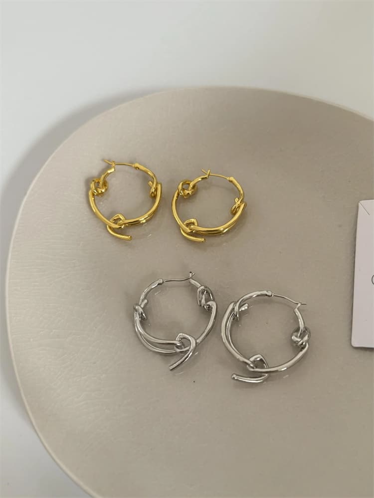 ピアスレディース 軽量フープピアス 金属製サークル 上品な装着感